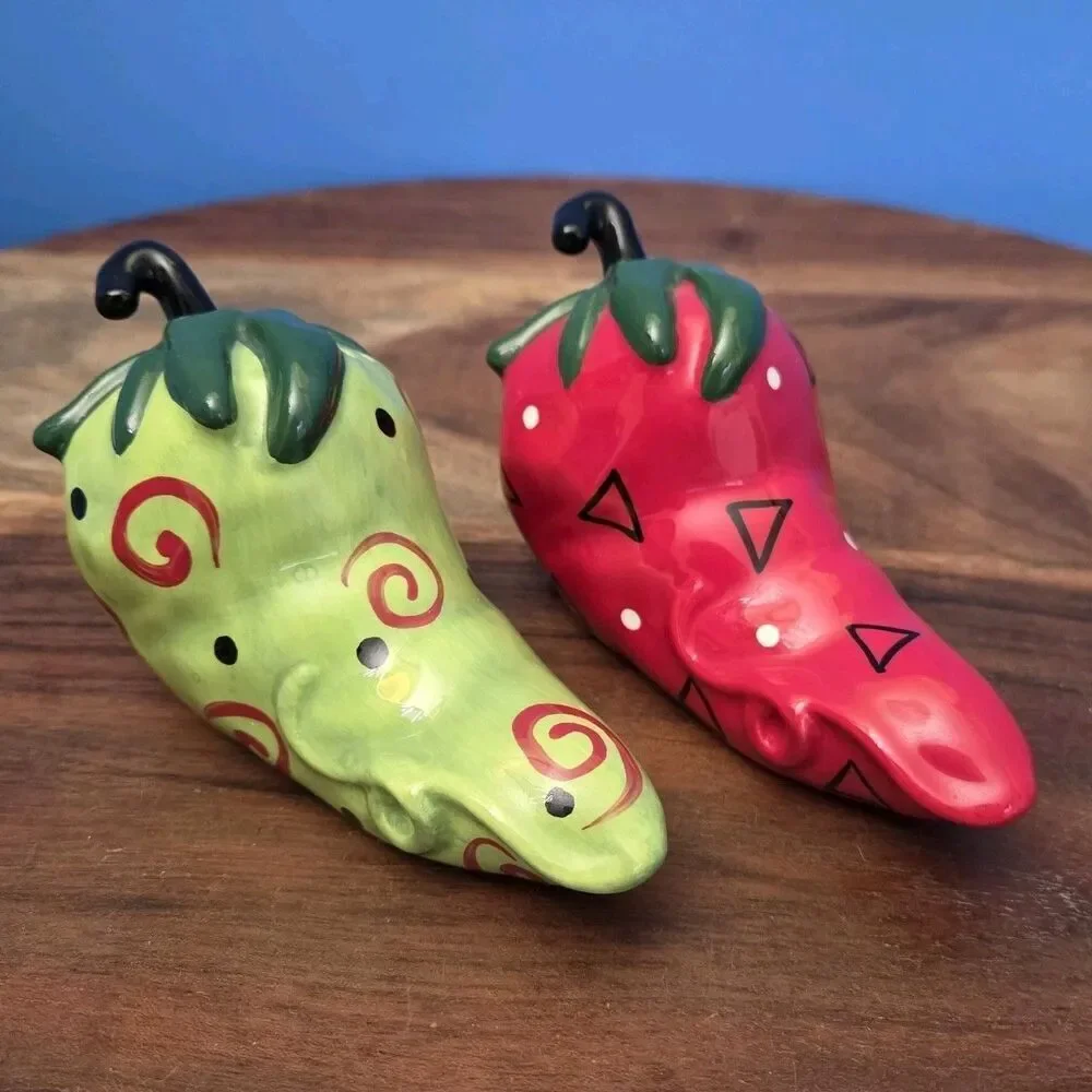 VTG Ceramic Hot Chile Peppers Salt and Pepper Shakers Novelty Set Red Lime Green